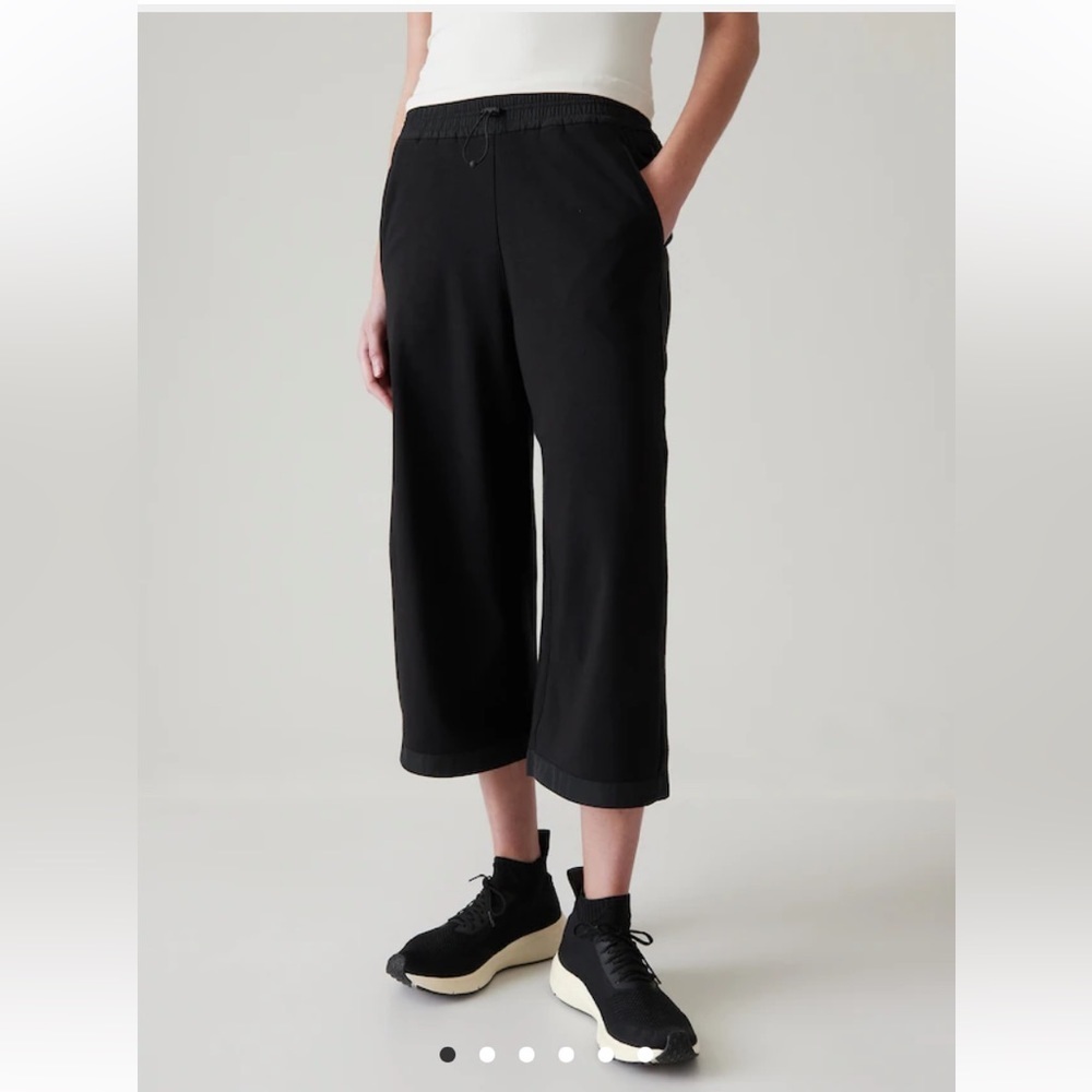 Athleta New Triumph Hybrid‎ Wide Crop Large